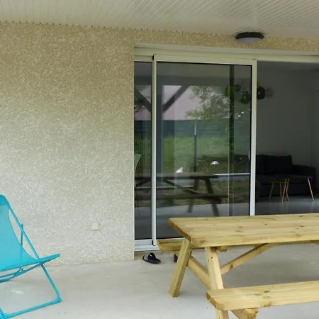 Champetre Confort Moderne Avec Terrasse, Jardin Clos Et Climatisation Pres De Vichy - Fr-1-489-492 *